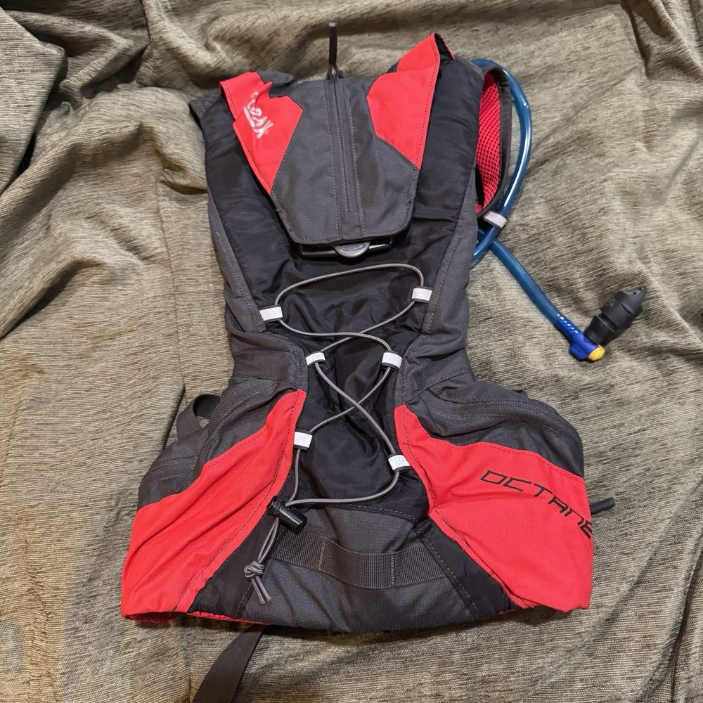 Camelbak Octane XC Hydration Backpack Red 2L Hiking Canping Reservoir W/ Bladder